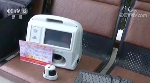 糟心 9旬老人被抬三樓辦社保 涉事單位回應 認真反思